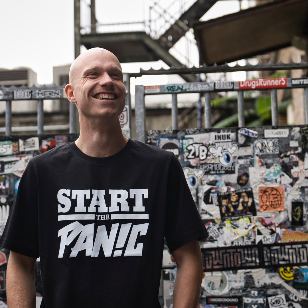 Start The Panic T-Shirt - Zwart