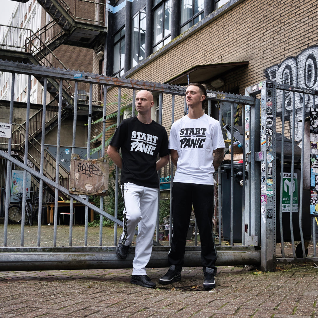 Start The Panic T-Shirt - Zwart