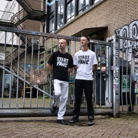 Start The Panic T-Shirt - Zwart