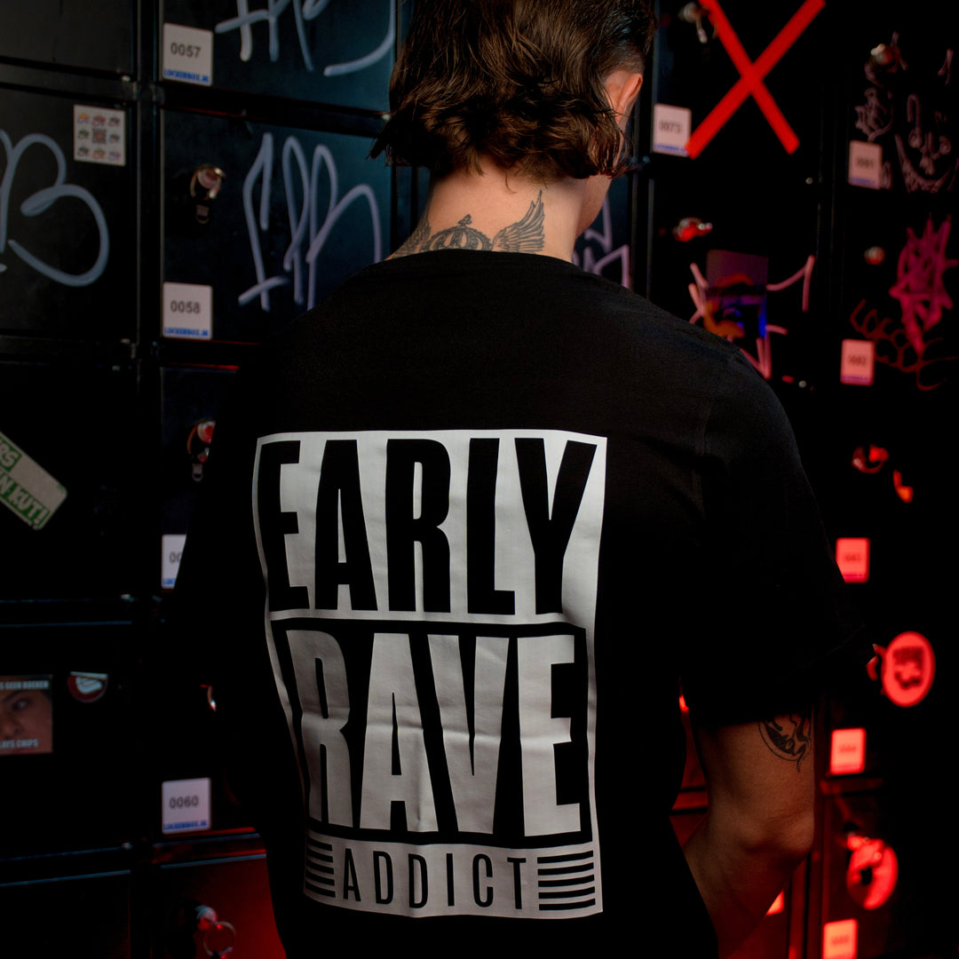 Early Rave Addict Backside T-Shirt - Zwart